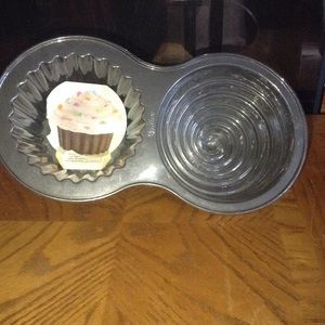 Large cupcake cake pan